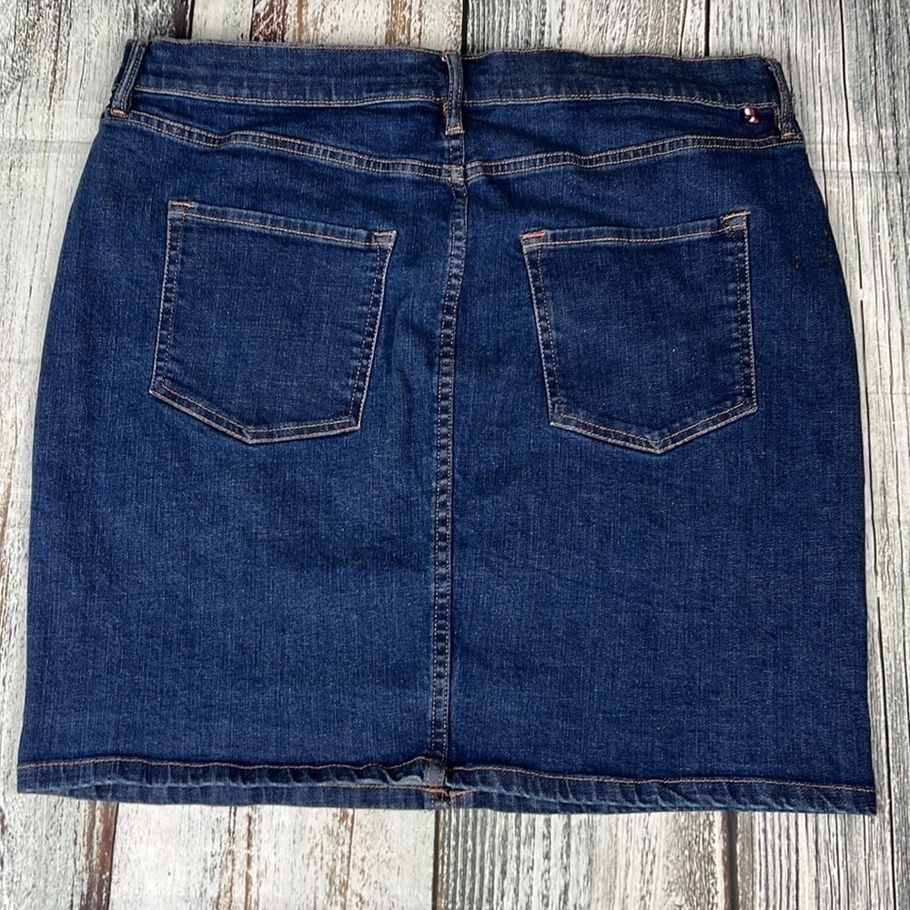 Tommy Hilfiger Denim Skirt  with Floral Design Sz 16 - Picture 3 of 10